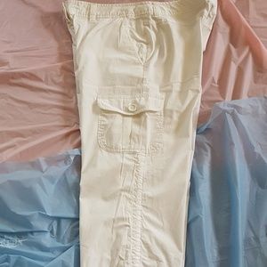 I.N.C. International Concepts.Ankle length, Cargo pants. size 6.